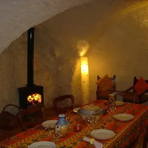 https://la-maison-de-josephine.fr-provencehotel.com